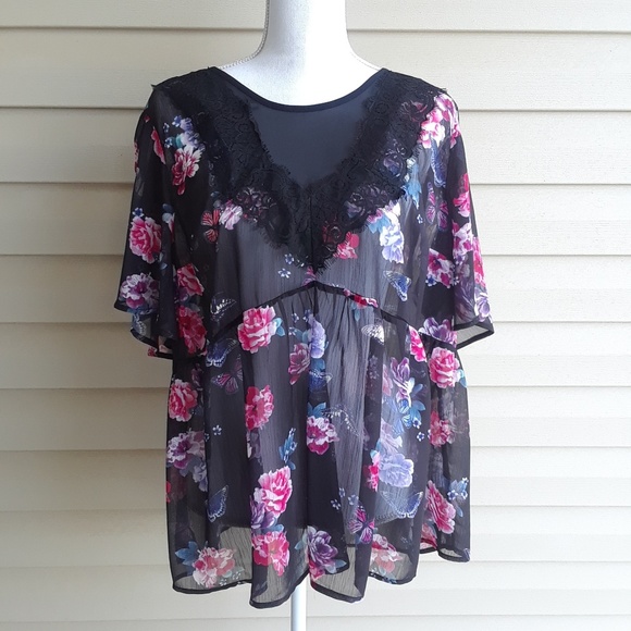 NWT Torrid Floral Blouse with Lace Detailing - Picture 1 of 4